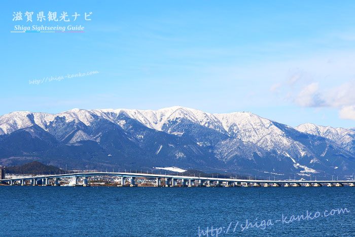 琵琶湖大橋と打見山・蓬莱山
