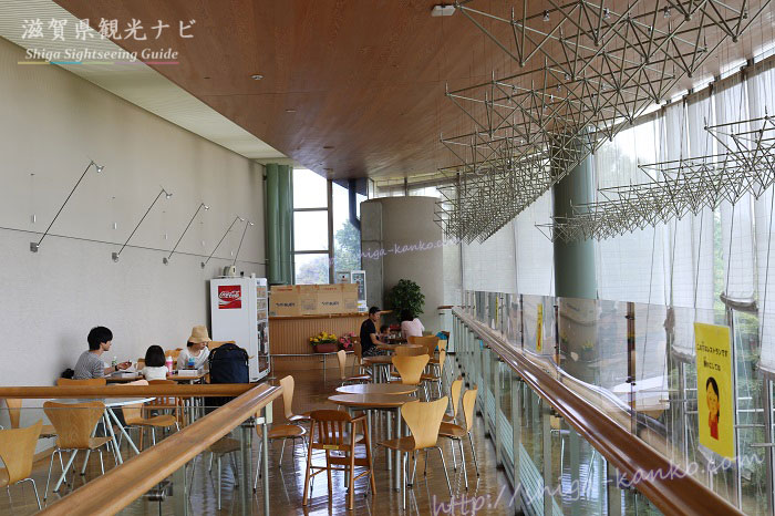 琵琶湖博物館の中の休憩所