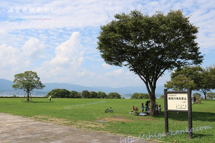 琵琶湖博物館の隣の広場