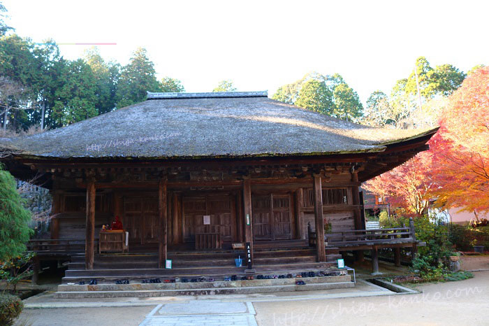 国宝の長寿寺の本堂