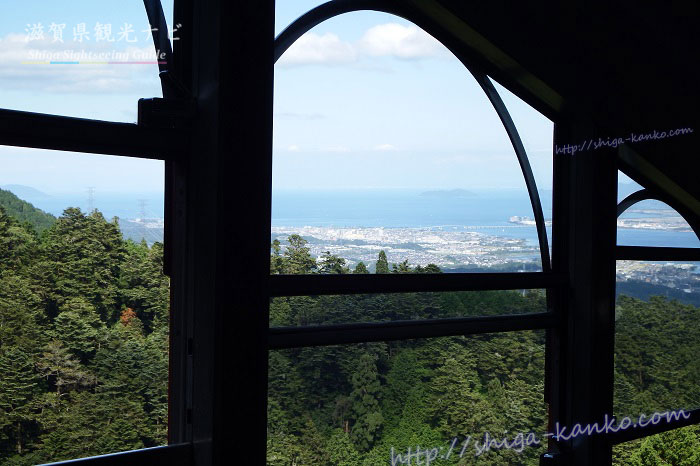 ケーブルカーから見える琵琶湖